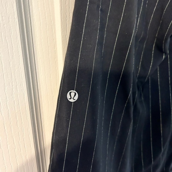 Lululemon pinstriped wide leg cropped pant. Size 2. - Picture 3 of 4